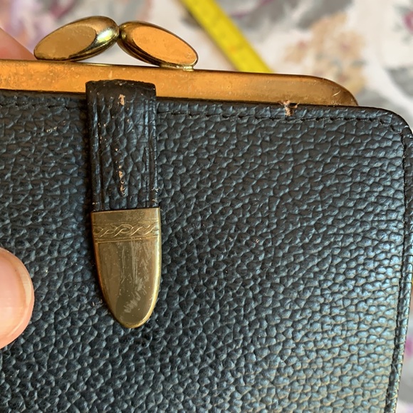 Vintage Kiss Lock Billfold Wallet - Picture 5 of 7